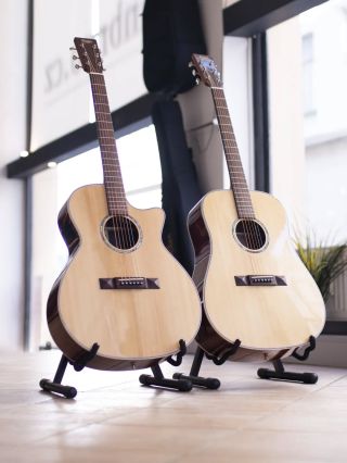 Tyto dvě krásky od australské značky @tasmanguitarco se u nás na prodejně nikdy neohřejí dlouho! 🦘🤩 Jedná se o...